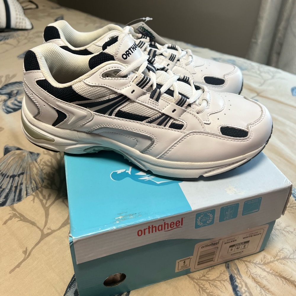 NWT - Men’s Orthaheel Walker Wide Sneaker (white/blue) - Picture 3 of 5